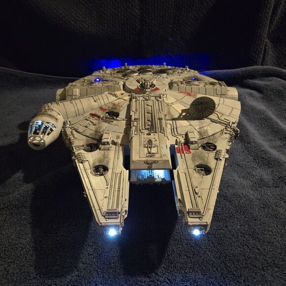 STAR WARS Millennium Falcon 1/72 scale Plastic Model Fine Molds, With LE… - Picture 14 of 16